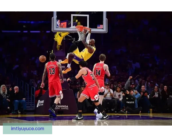 詹姆斯展现无私风采助攻十次球队力争常规赛强势收官