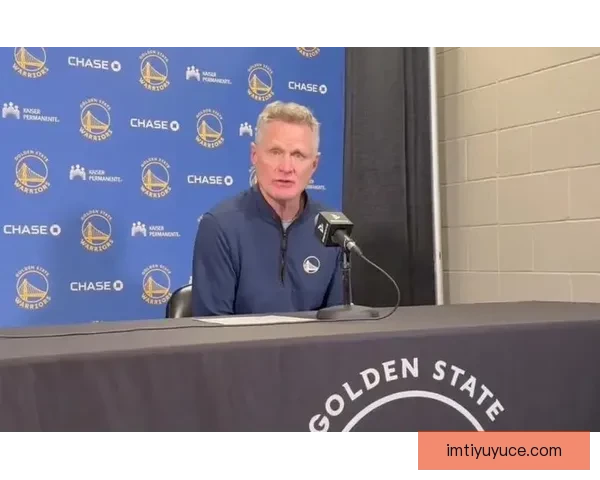 科尔谈梅尔顿拇指伤势困扰及球队第三节崩盘问题