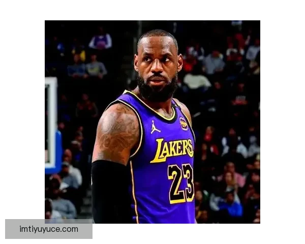 詹姆斯迎历史性里程碑出战湖人魔术创NBA出场纪录